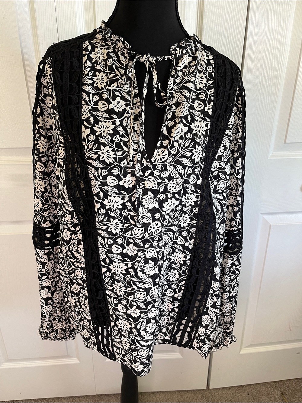 Reiss Florence Black White Floral Peasant Top Lace Inset Boho Split Neck Size 6